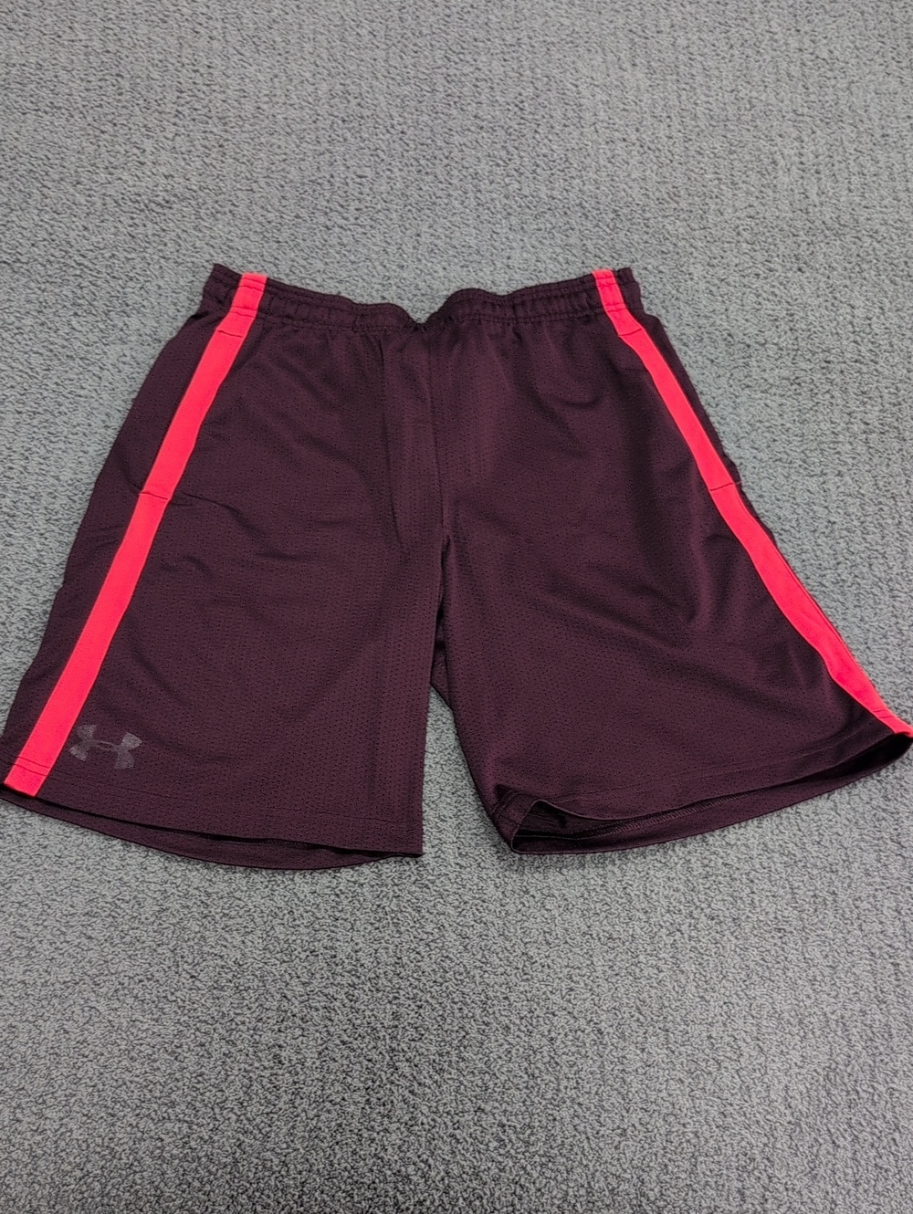 Under Armour Men's Maroon Loose Heat Gear Mesh Athletic Shorts